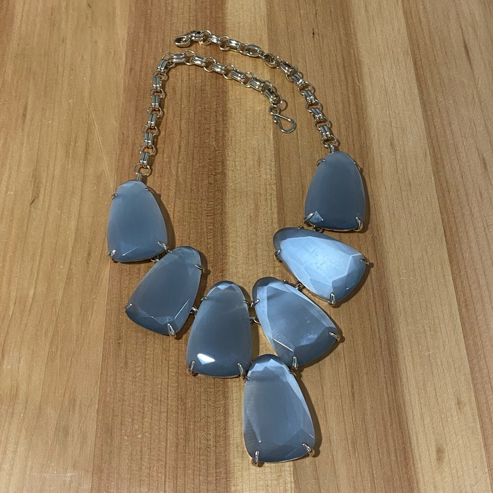 Kendra Scott Harlow Gold Statement Necklace in Slate Cat’s Eye - Picture 3 of 3